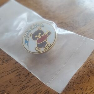 Broadmoor Bear Pin